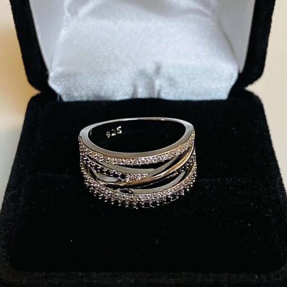 Sterling Silver Black & White CZ Highway Ring - Picture 5 of 10